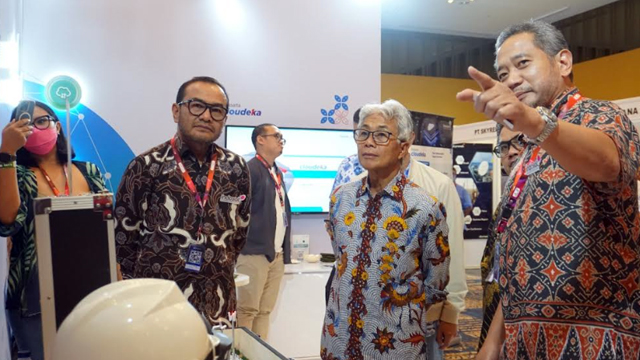 SVP Head of B2B Strategic Enterprise Account Indosat Lisbon Simangunsong, Kepala SKK Migas Dwi Soetjipto dan EVP Head of Tech Co. Indosat Seno Soemadji saat acara Raker TI di Bali beberapa waktu lalu.