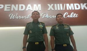 Kolonel Inf Daniel Lalawi SIP dan Mayor Ckm Efer Viktor Ransun. (manadosiana,net)