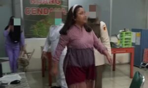 potongan gambar video seorang pengunjung yang mengamuk di RS tingkat II RW Mongisidi Manado