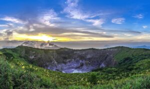 GUNUNG-MAHAWU-KOTA-TOMOHON (1)