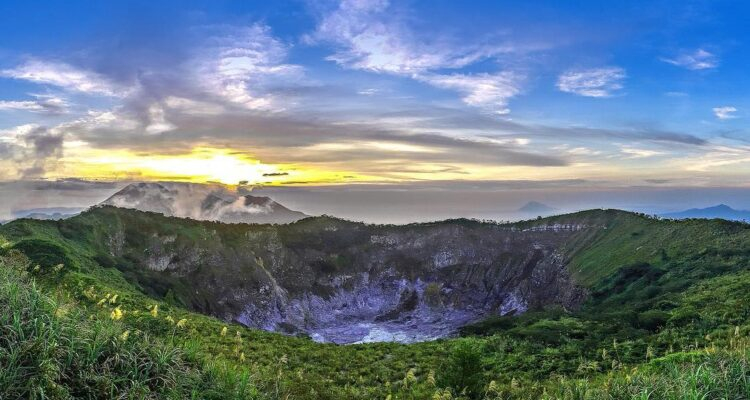 GUNUNG-MAHAWU-KOTA-TOMOHON (1)