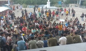 demo sopir tolah bus trans manado