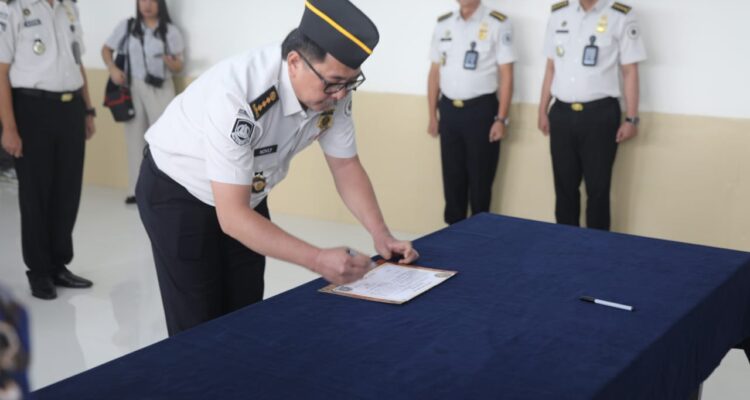 imigrasi Imigrasi Sulut canangkan Pembangunan Zona Integritas menuju Wilayah Bebas dari Korupsi (WBK) dan Wilayah Birokrasi Bersih dan Melayani (WBBM) tahun 2026.